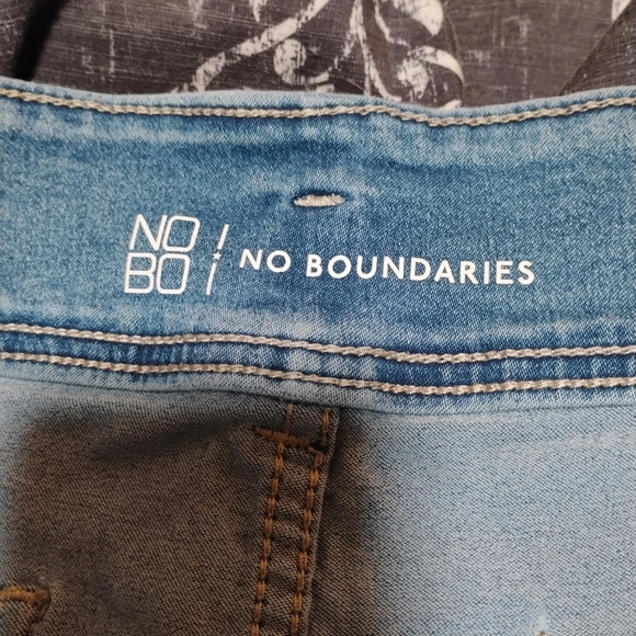 No Boundaries Classic Blue Denim Shorts - Picture 4 of 9